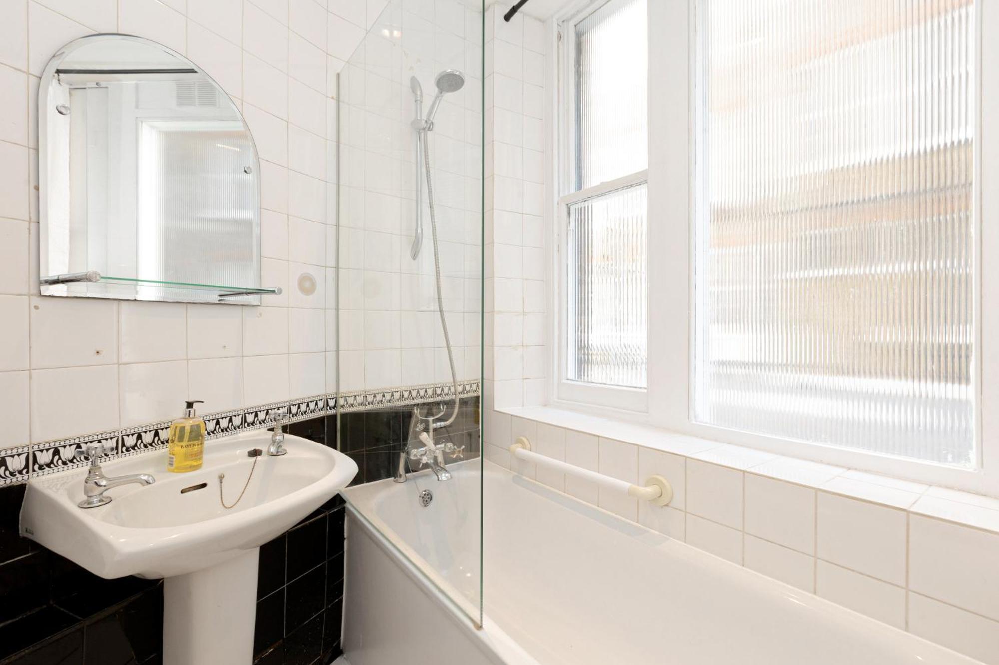 Sunny 1br Gem In Chelsea Harbour & Coleridge Gardens