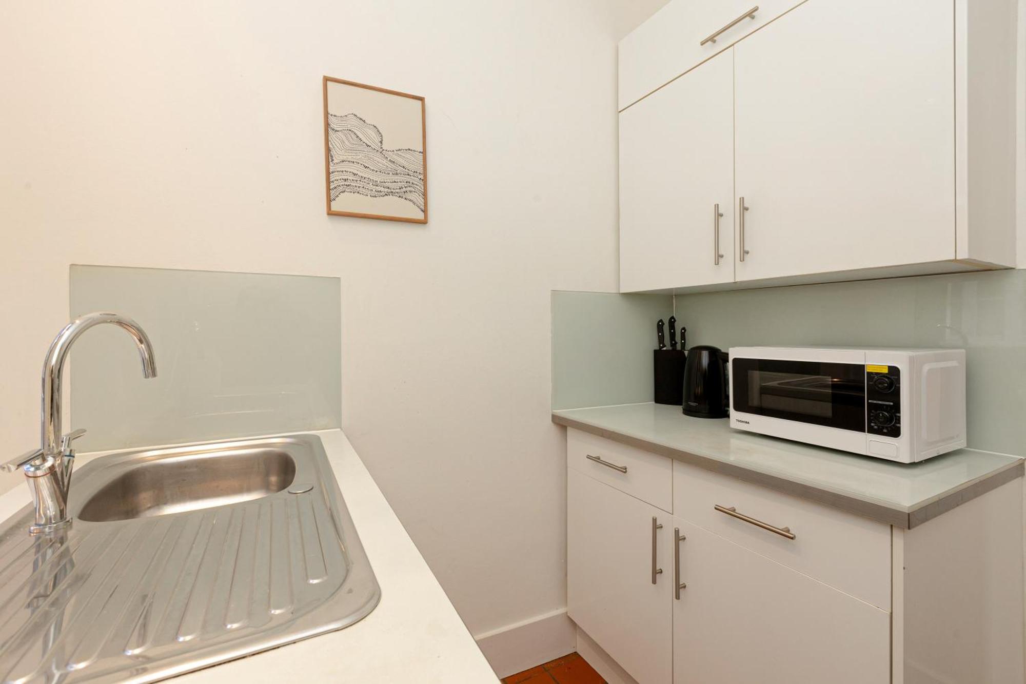 Sunny 1br Gem In Chelsea Harbour & Coleridge Gardens