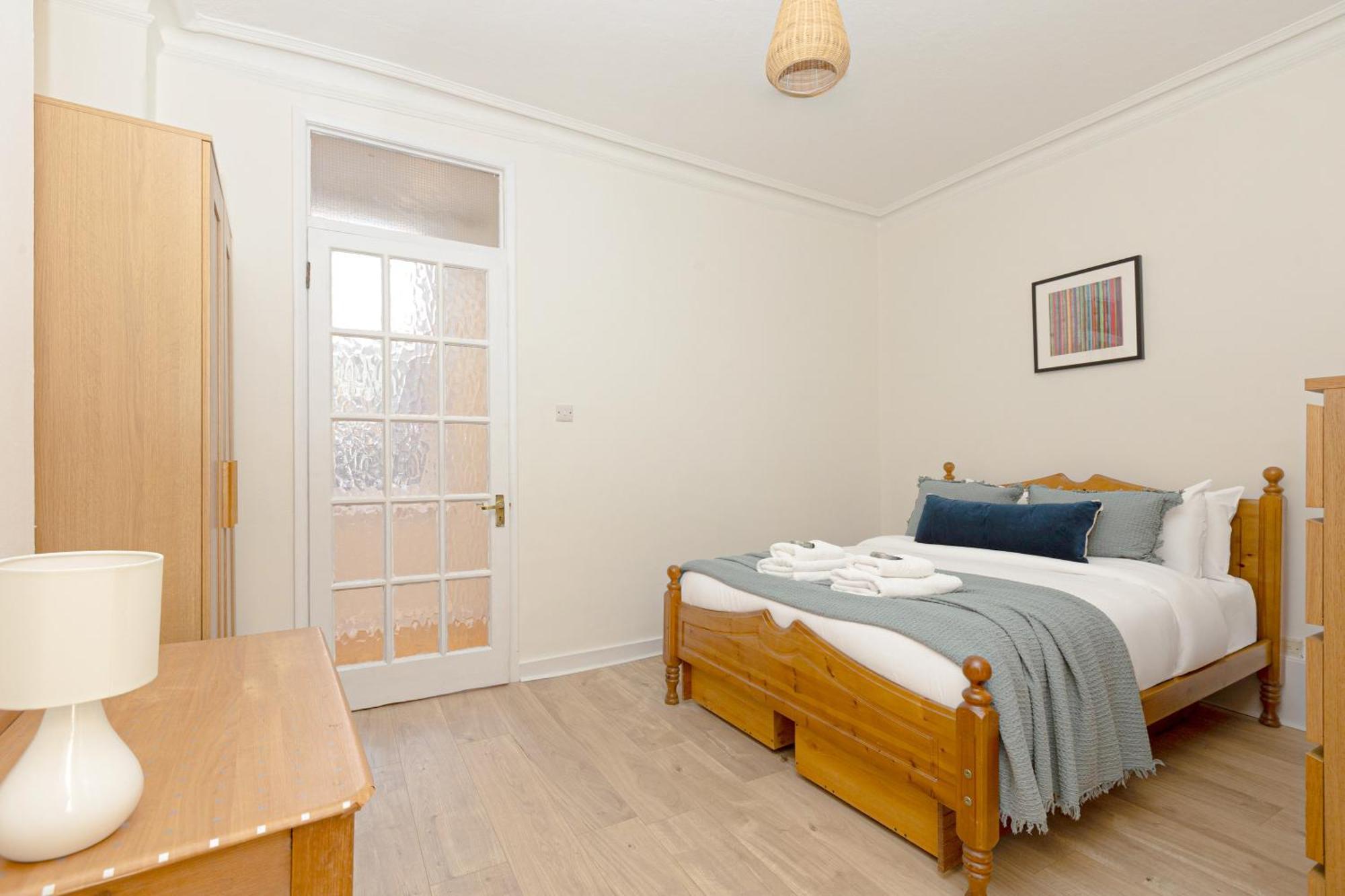 Sunny 1br Gem In Chelsea Harbour & Coleridge Gardens Appartamento